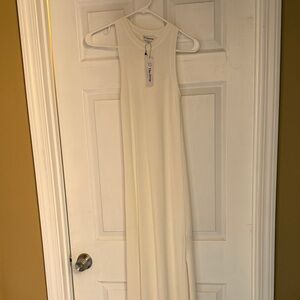 Chic Cream Sleeveless Maxi Dress